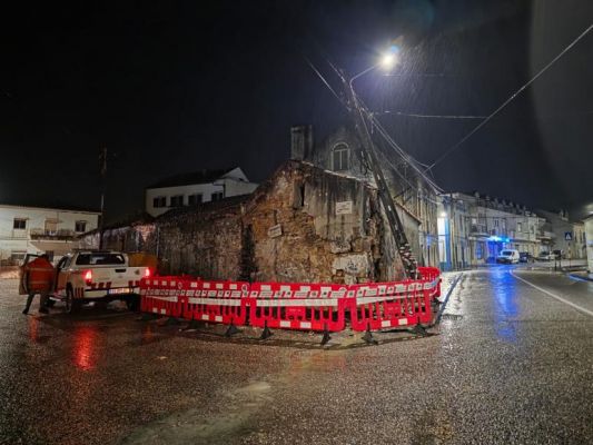 Sinaliza&ccedil;&atilde;o preventiva no cruzamento da Rua Her&oacute;is do Ultramar com o Largo Padre Nosso