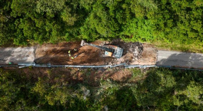 C&acirc;mara Municipal da Nazar&eacute; inicia interven&ccedil;&atilde;o na estrada entre Vale Formoso e Raposos